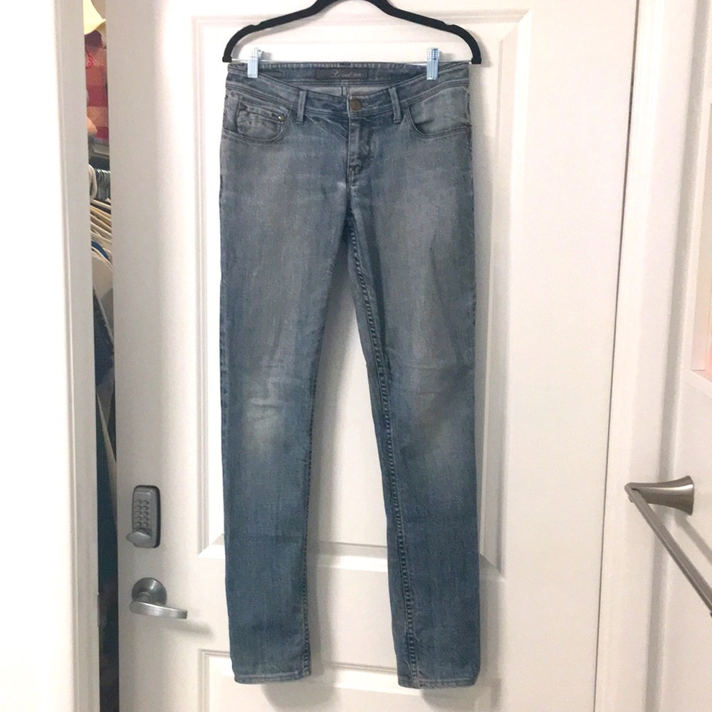 ✨ Moving sale 🚗- Level 99 Light Wash Jeans, Size 27 - Picture 4 of 11
